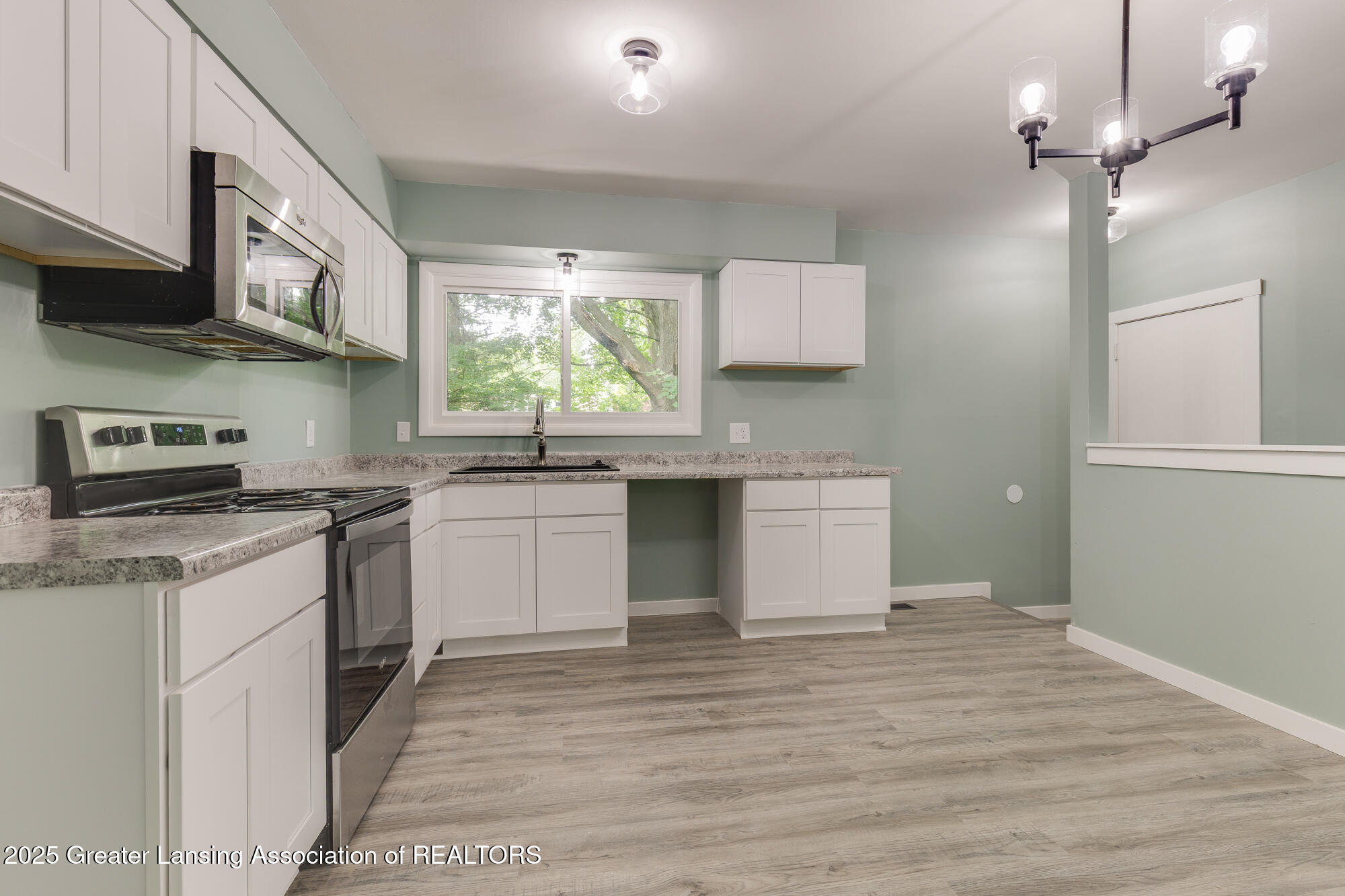 2501 Byrnes Road Lansing, MI 48906 - Photo 7 of 27 2501_Byrnes_PAULA-12