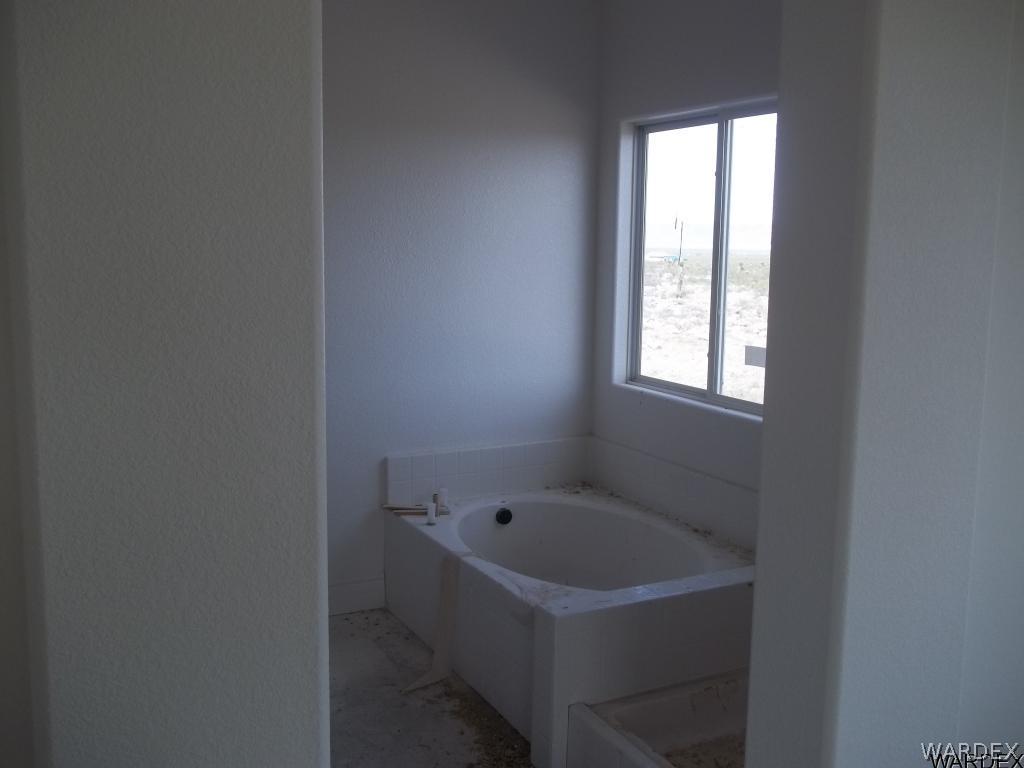 5321 Topaz Road Golden Valley, AZ 86413 - Photo 6 of 10
