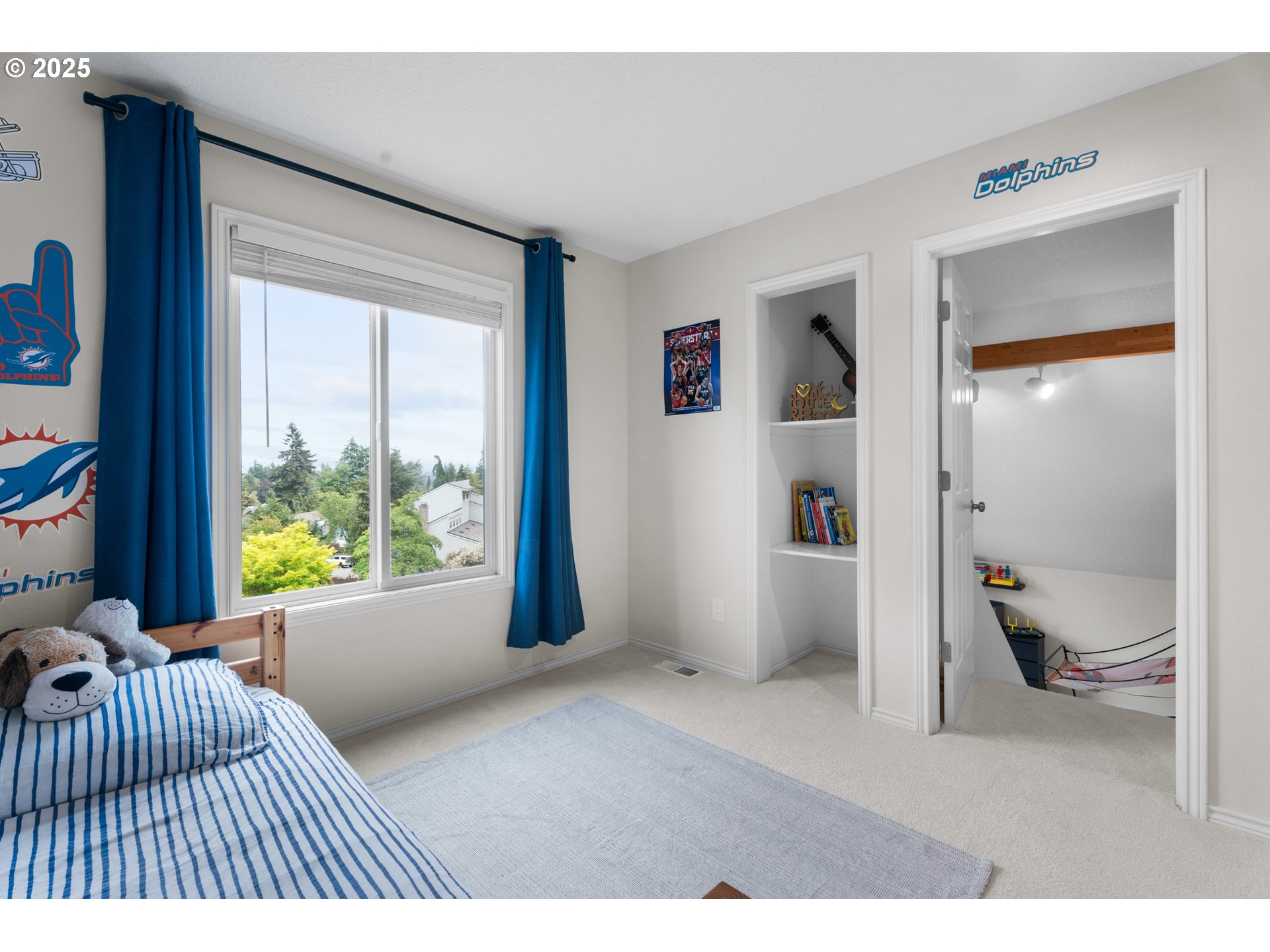 6502 Apollo Road West Linn, OR 97068 - Photo 20 of 48 a bedroom with a bed and a large window