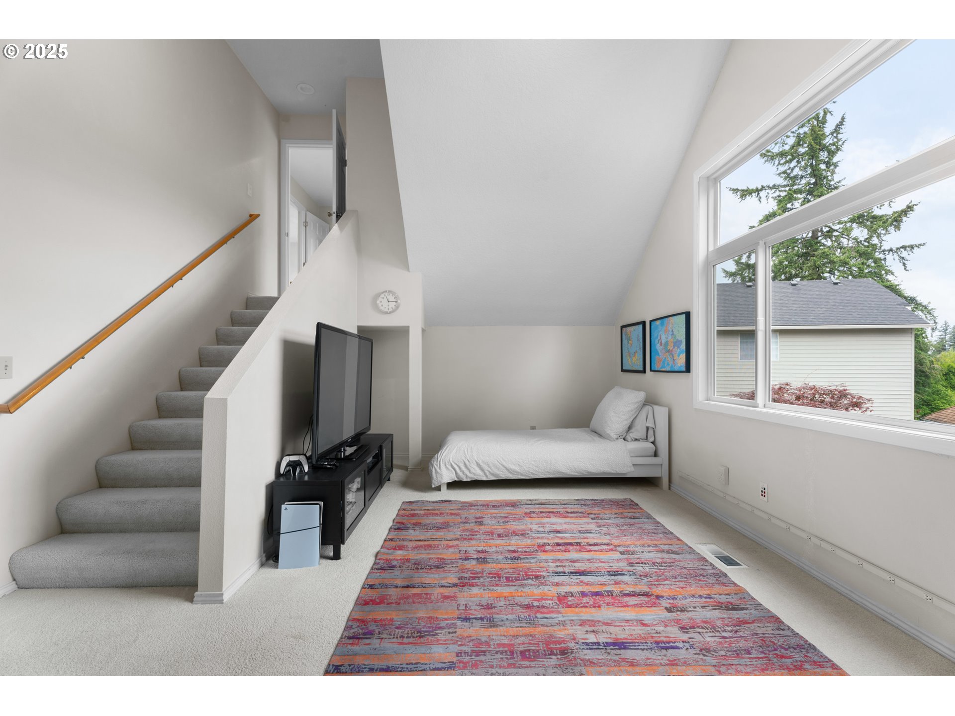 6502 Apollo Road West Linn, OR 97068 - Photo 21 of 48 a view of entryway and bedroom