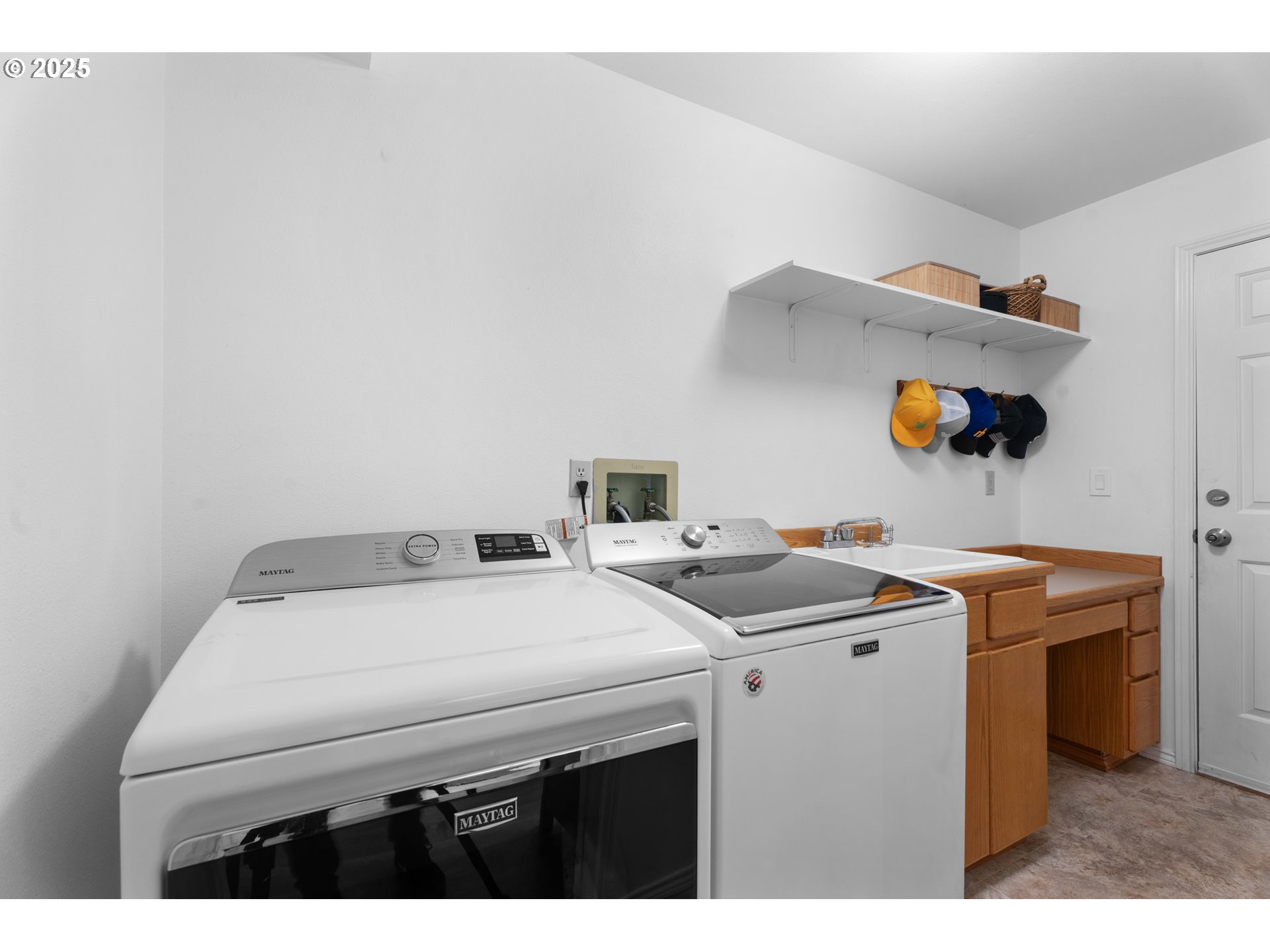 6502 Apollo Road West Linn, OR 97068 - Photo 24 of 48 a utility room with dryer and washer