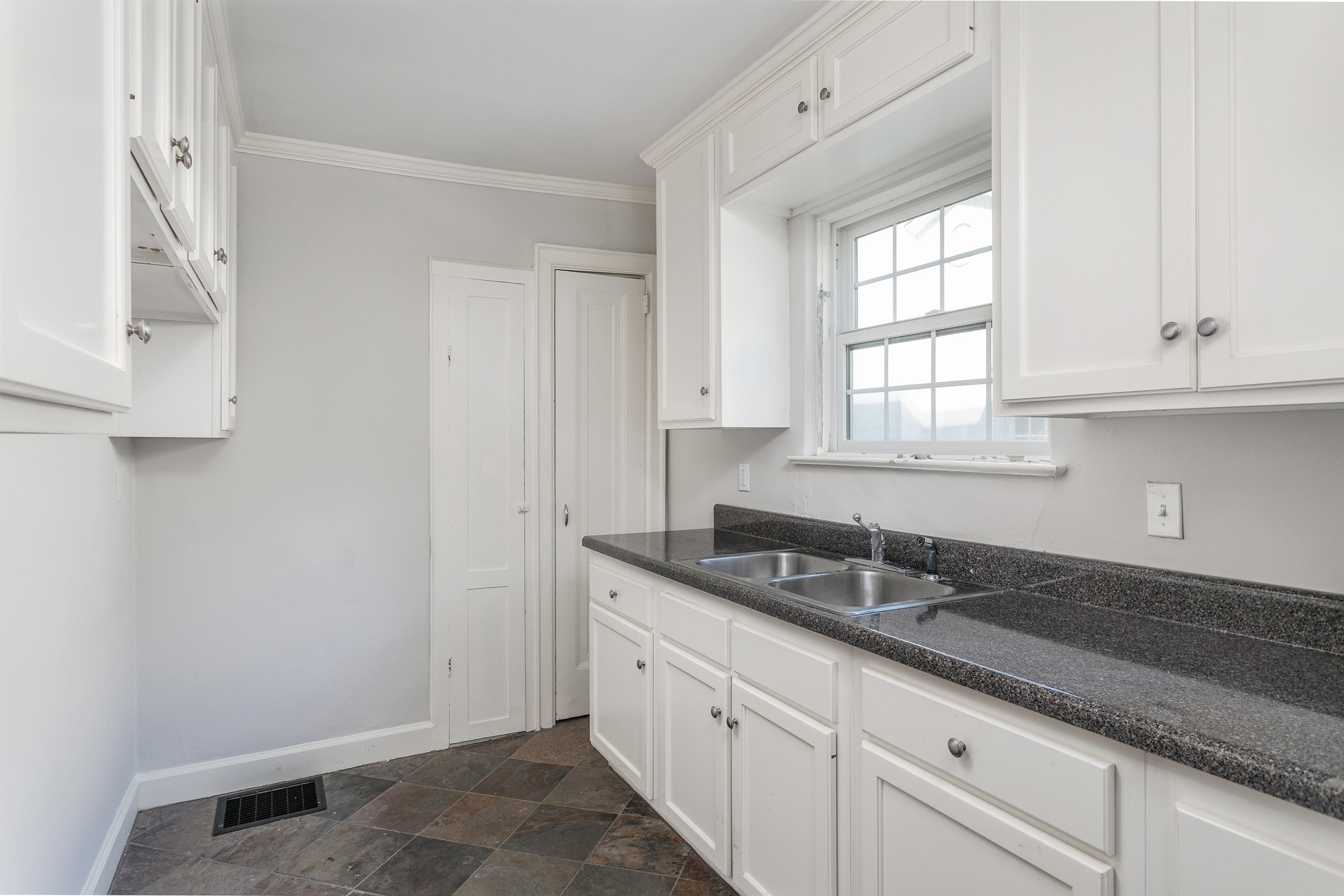 1206 East Dallas Road Chattanooga, TN 37405 - Photo 15 of 40 1206 E Dallas Rd_Laundry_Choice Homes_by