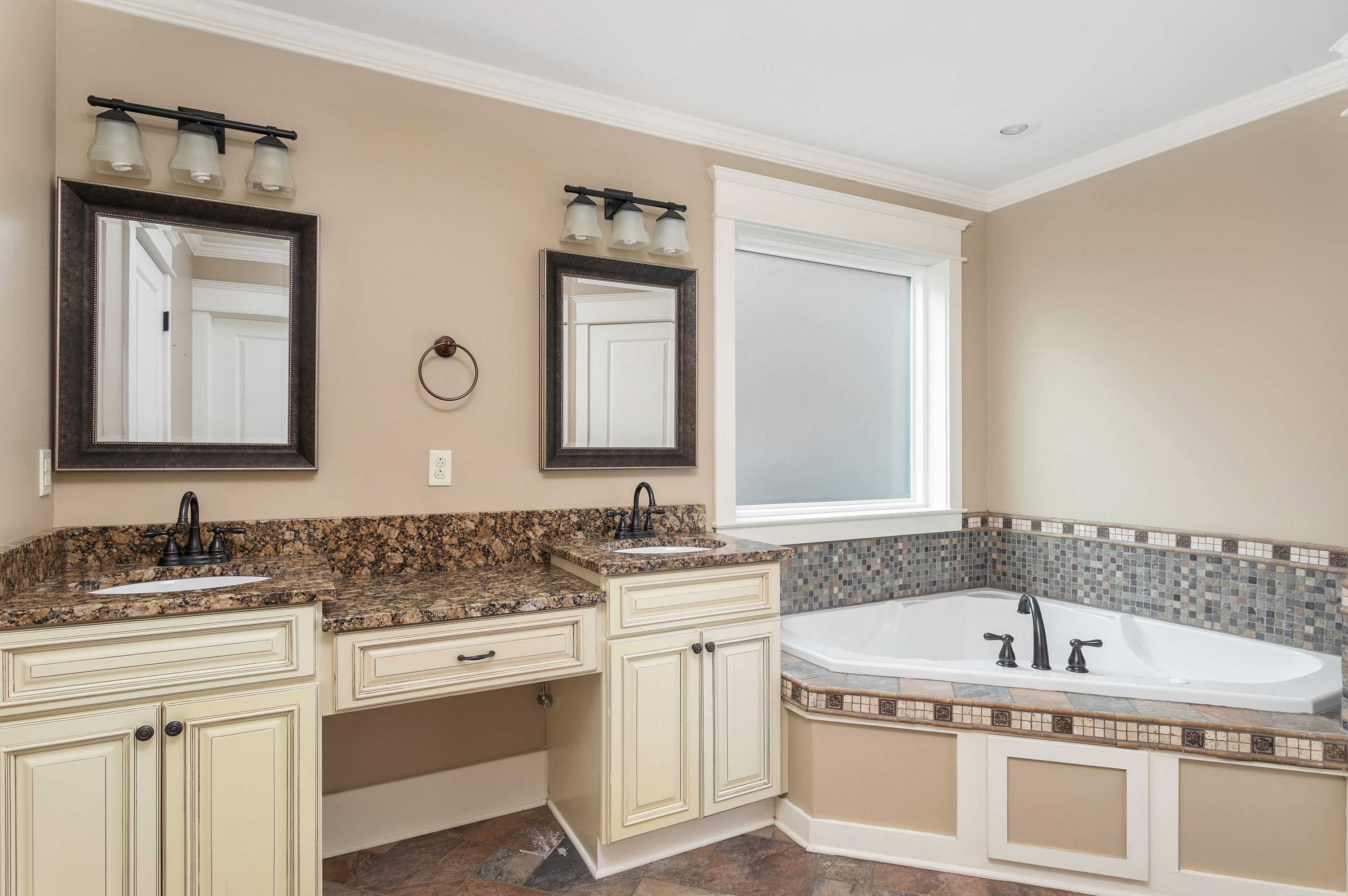 1206 East Dallas Road Chattanooga, TN 37405 - Photo 17 of 40 1206 E Dallas Rd_Master Bathroom 2_Choic