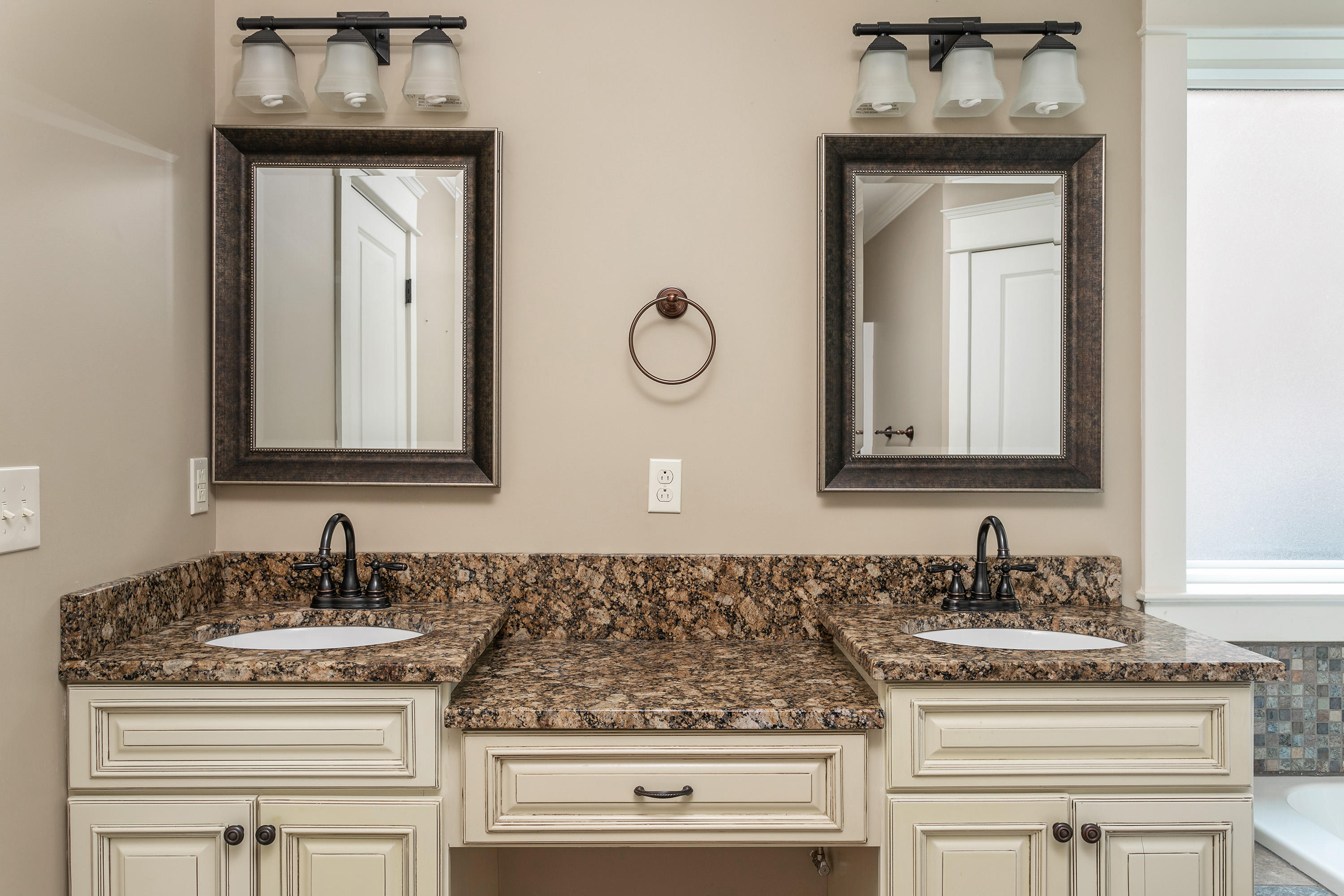 1206 East Dallas Road Chattanooga, TN 37405 - Photo 18 of 40 1206 E Dallas Rd_Master Bathroom Vanity_