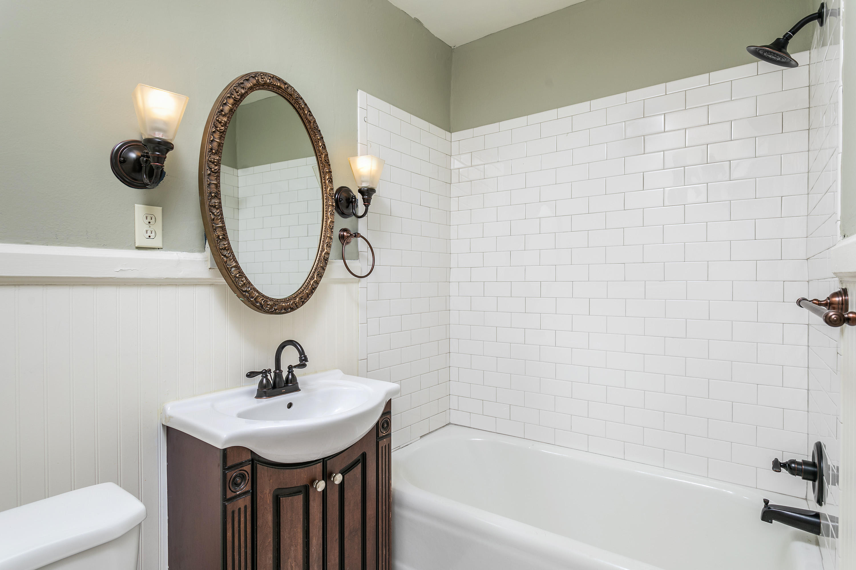 1206 East Dallas Road Chattanooga, TN 37405 - Photo 22 of 40 1206 E Dallas Rd_Upstairs Bathroom_Choic