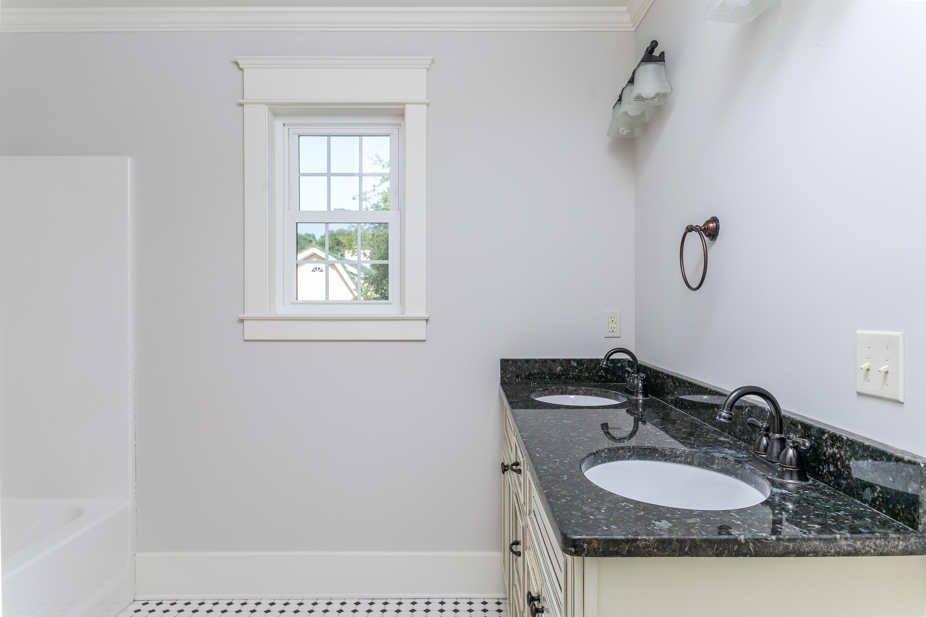 1206 East Dallas Road Chattanooga, TN 37405 - Photo 23 of 40 1206 E Dallas Rd_Bedroom 2 Bathroom & Up