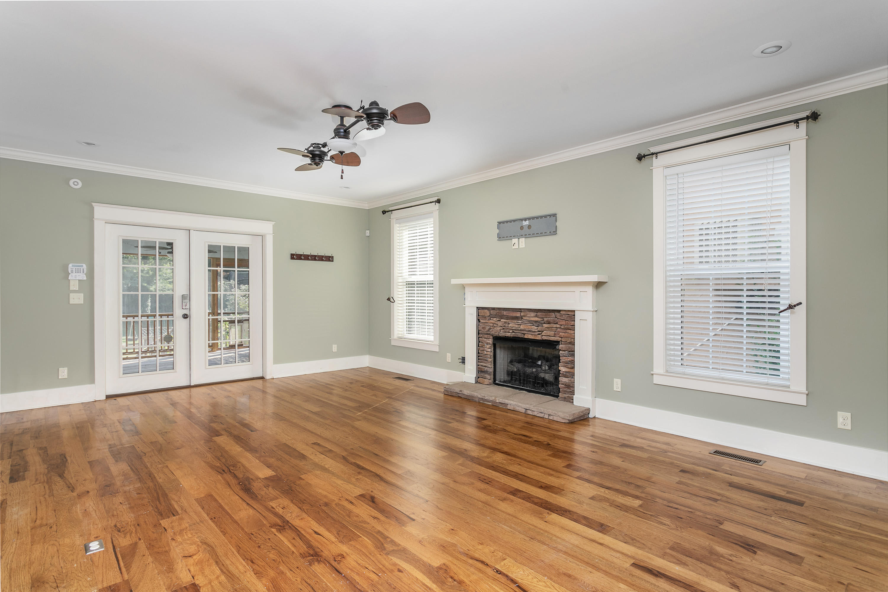1206 East Dallas Road Chattanooga, TN 37405 - Photo 27 of 40 1206 E Dallas Rd_Family Room_Choice Home