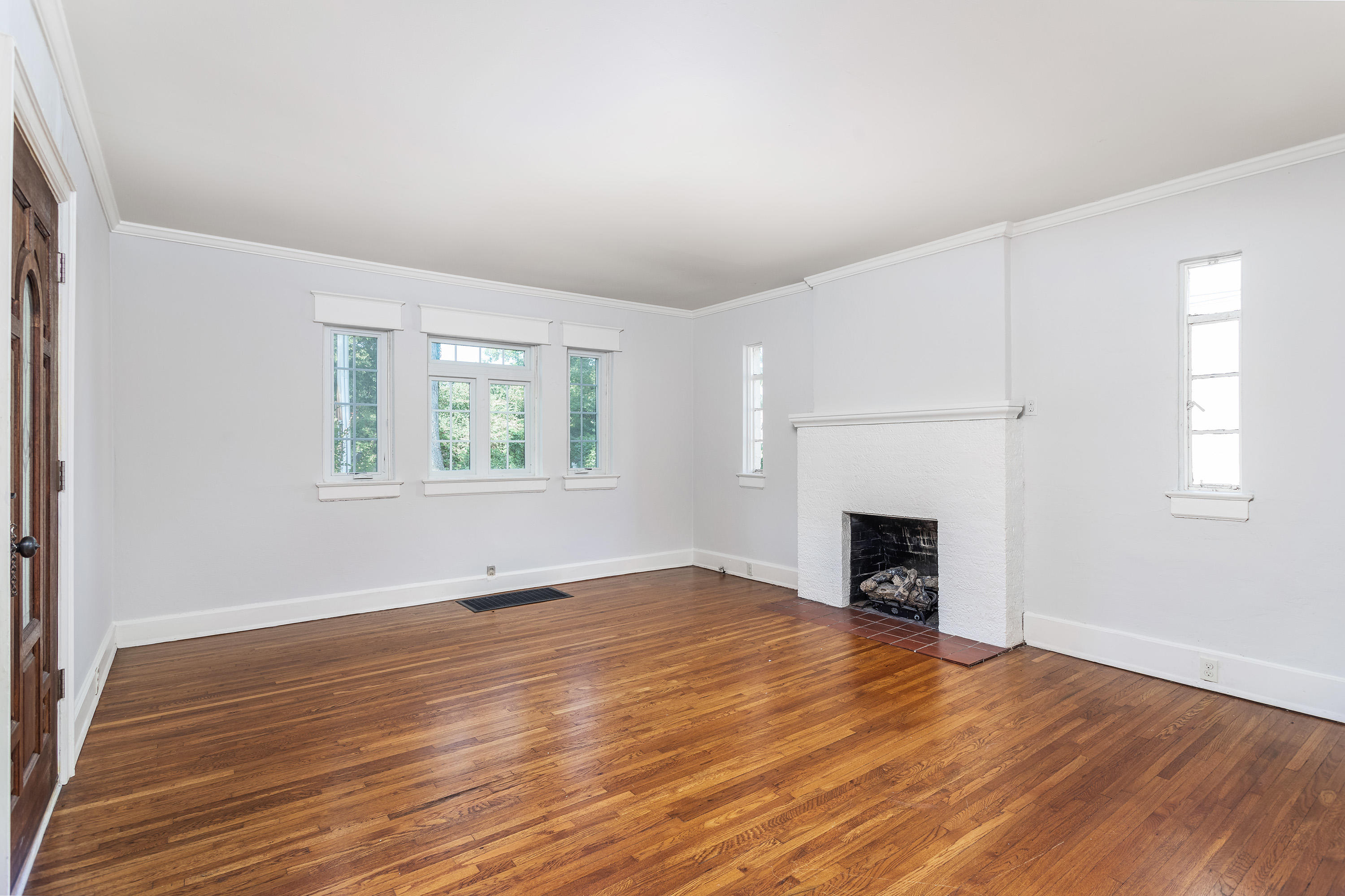 1206 East Dallas Road Chattanooga, TN 37405 - Photo 8 of 40 1206 E Dallas Rd_Living Room 2_Choice Ho
