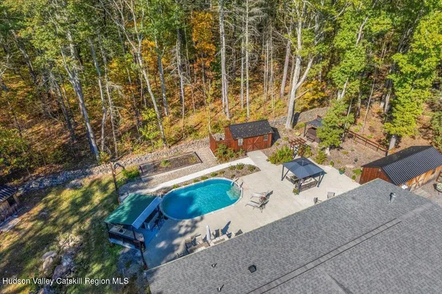 a view of a yard with an trees