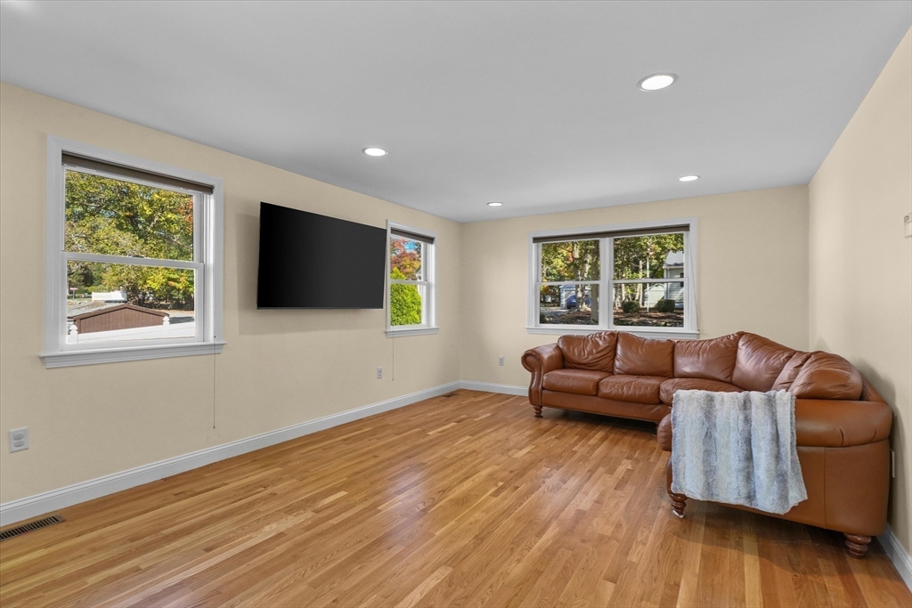 75 Border Road Reading, MA 01867 - Photo 9 of 34 Gallery Image 9