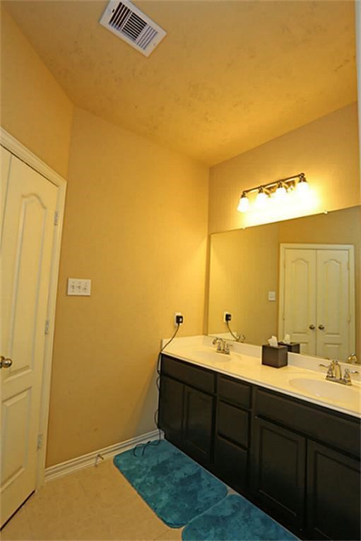 2710 Diamond Vista Lane Rosharon, TX 77583 - Photo 12 of 32 Gallery Image 12