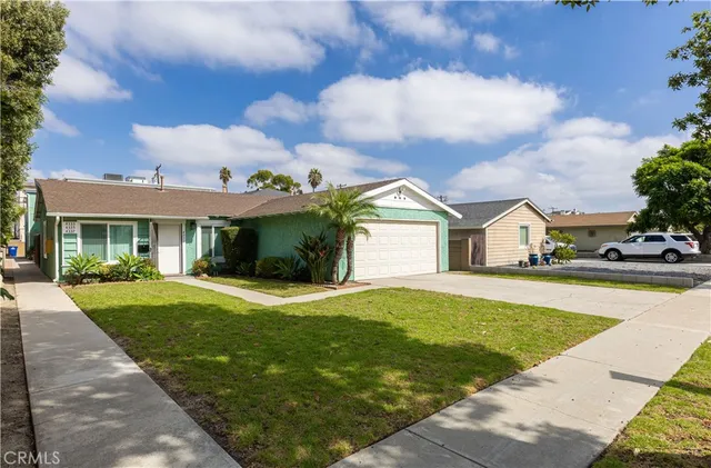 $4,000 | 4331 Farquhar Avenue, Los Alamitos, CA 90720