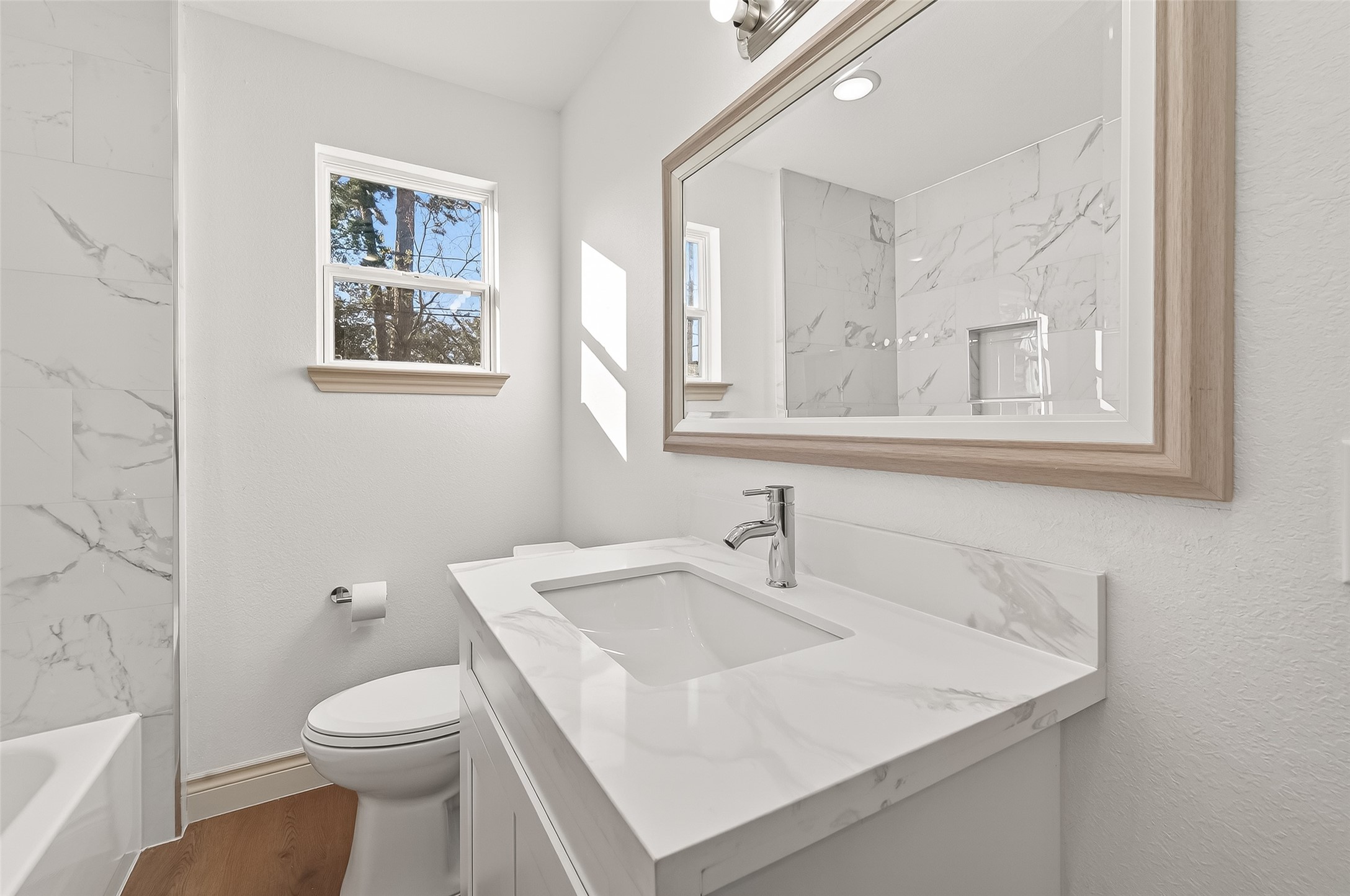 1823 Chippendale Road Houston, TX 77018 - Photo 10 of 16 Bathroom & Toilet Combo