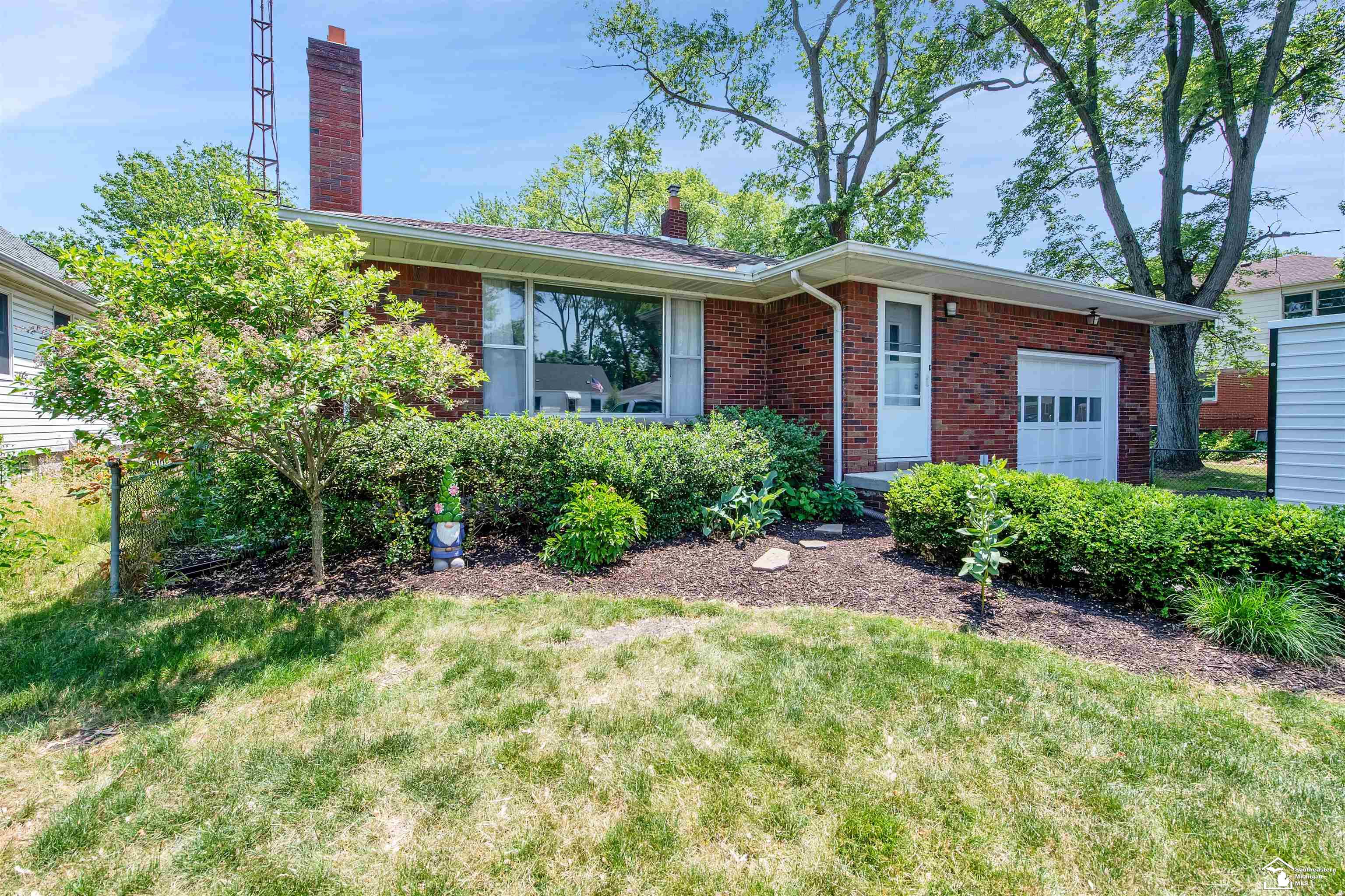 2330 Vivian Road Monroe, MI 48162 - Photo 3 of 37