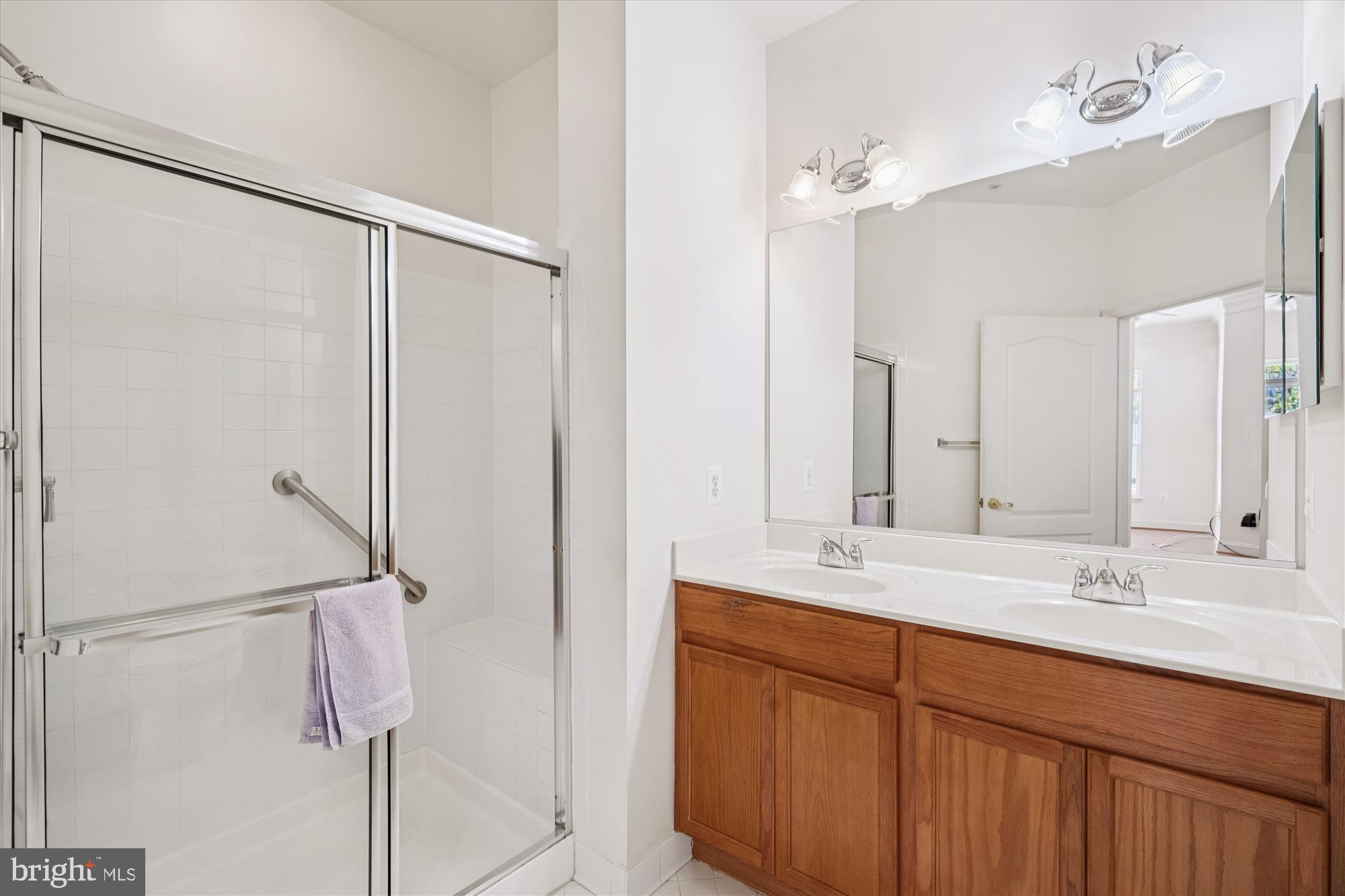 13124 Winding Trail Road Laurel, MD 20707 - Photo 19 of 54 Primary bath