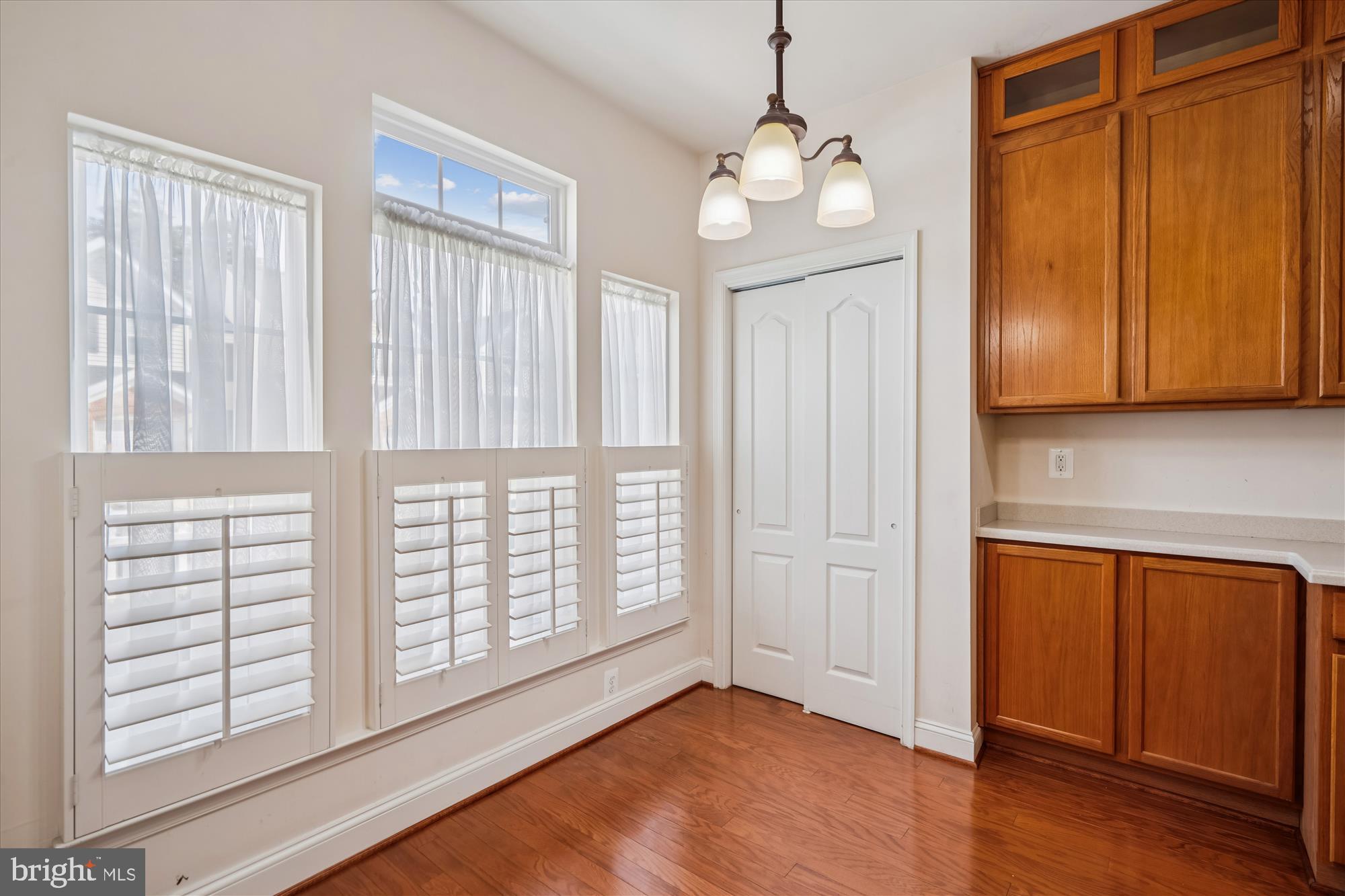 13124 Winding Trail Road Laurel, MD 20707 - Photo 5 of 54 Eat-in area & pantry