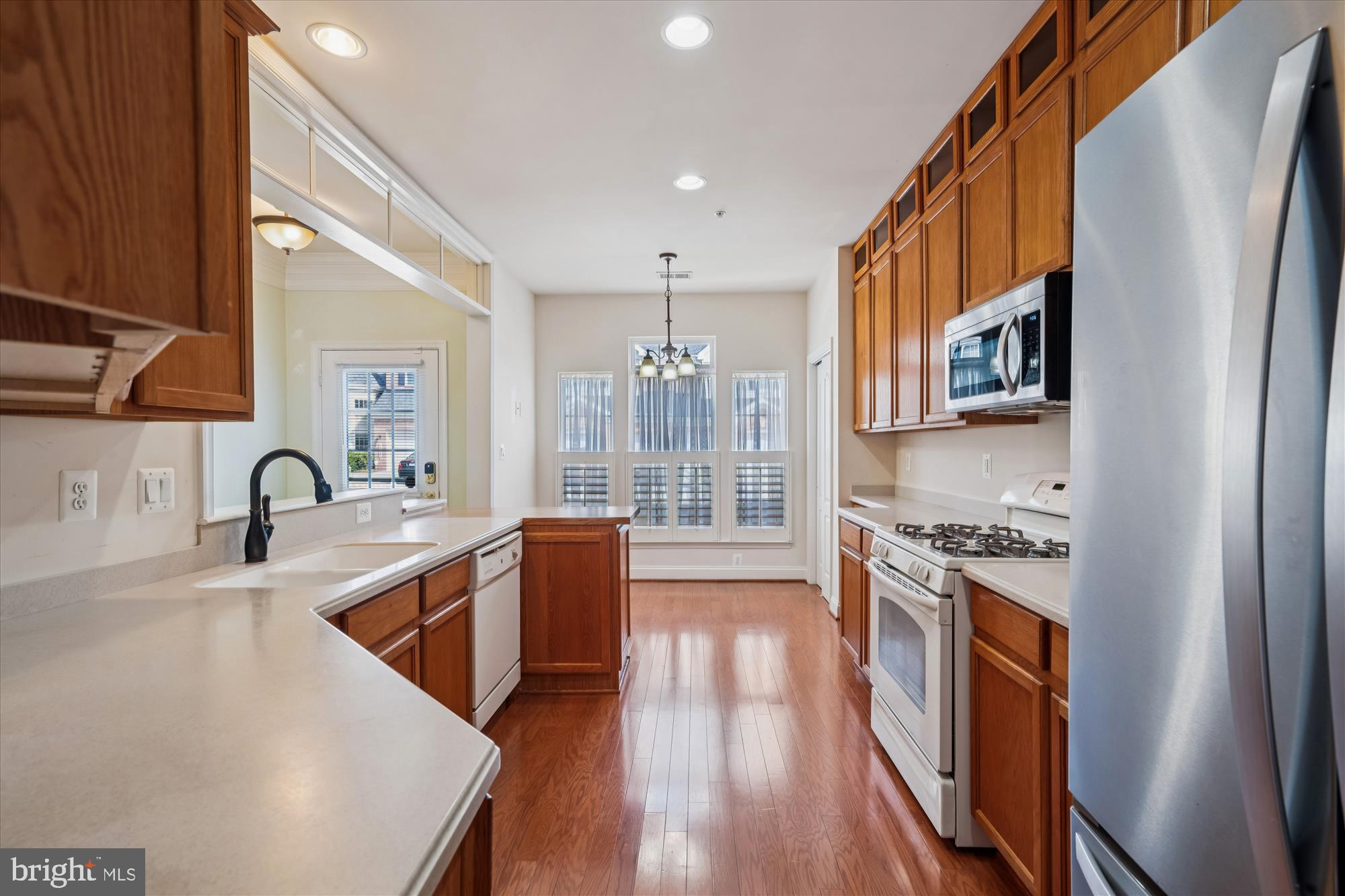 13124 Winding Trail Road Laurel, MD 20707 - Photo 9 of 54 Fully equipped kitchen