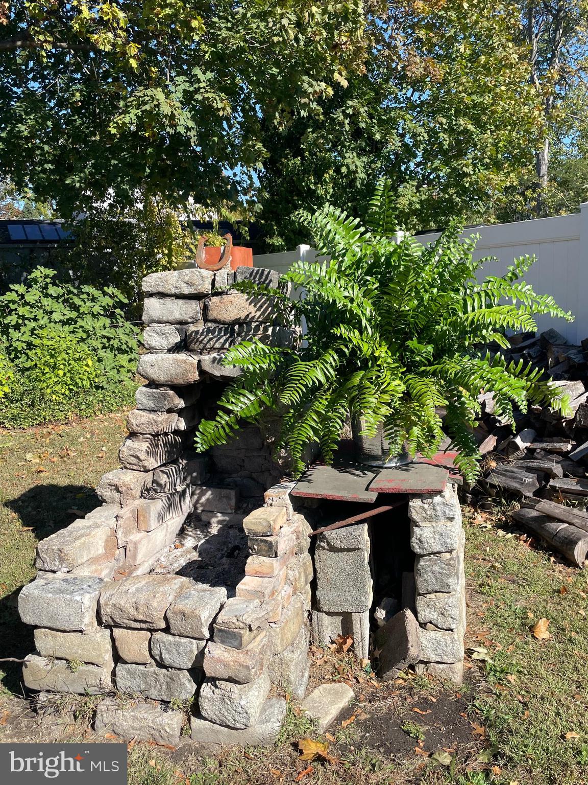 29 West Broadway Maple Shade, NJ 08052 - Photo 31 of 35 a backyard of a house with lots of green space
