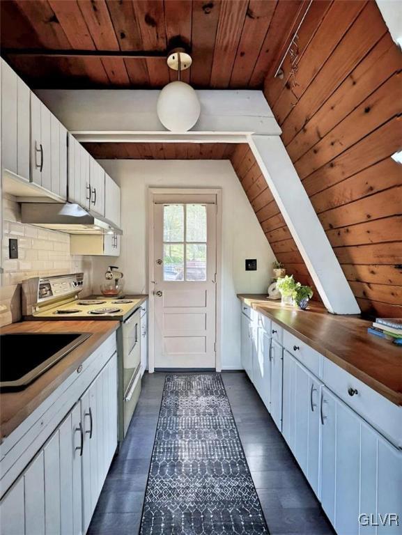 2105 Lakeview Road Bushkill, PA 18324 - Photo 20 of 49 Gallery Image 20