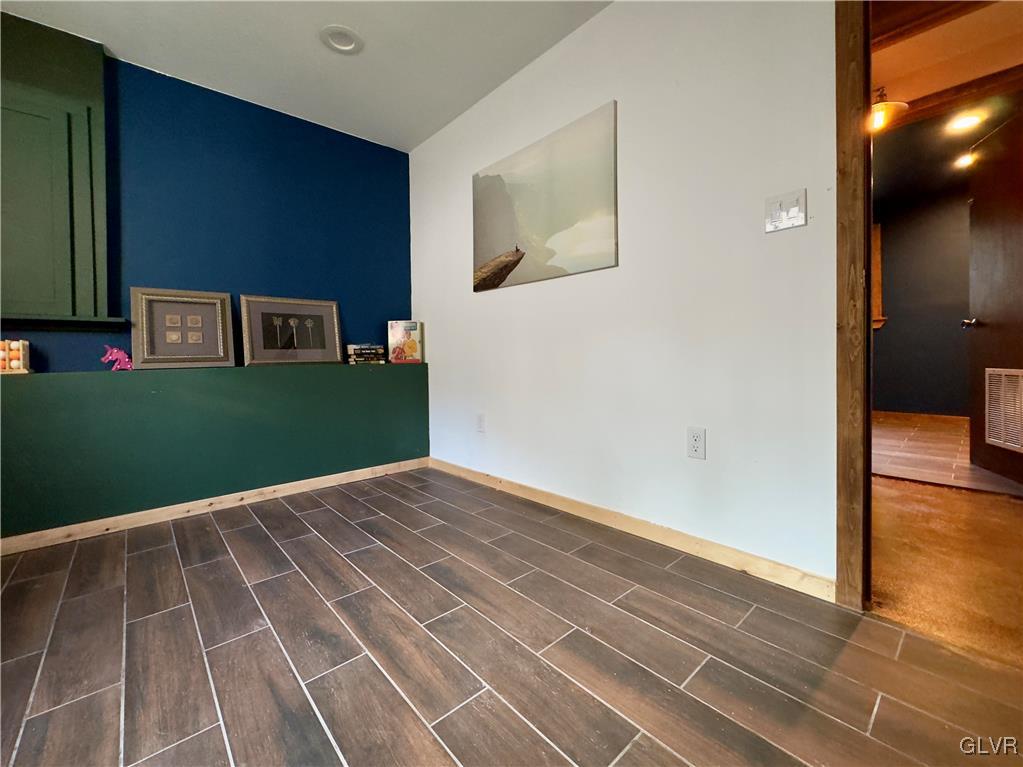 2105 Lakeview Road Bushkill, PA 18324 - Photo 35 of 49 Gallery Image 35