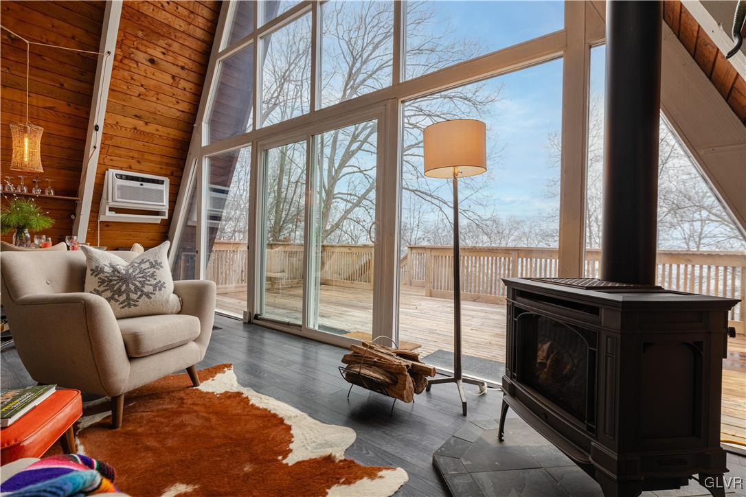 2105 Lakeview Road Bushkill, PA 18324 - Photo 5 of 49 Gallery Image 5