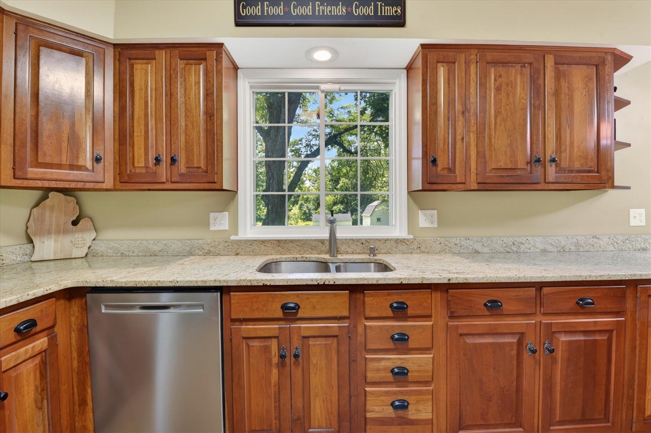 48377 Gyde Road Canton, MI 48187 - Photo 16 of 96