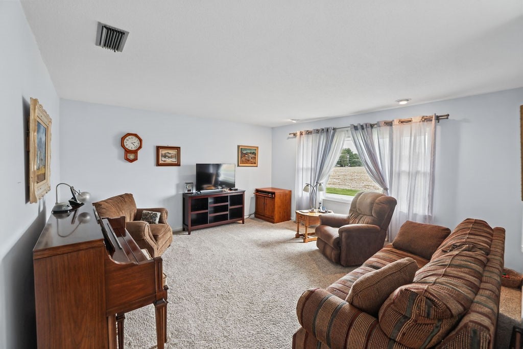 106 East Hillshire Road Decatur, IL 62521 - Photo 6 of 40 Gallery Image 6