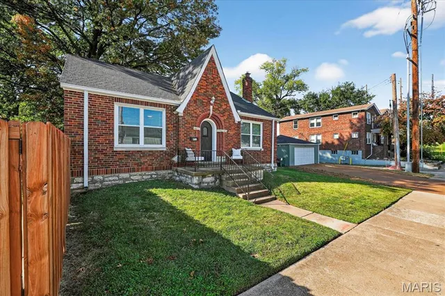 $299,900 | 6312 Berthold Avenue, St. Louis, MO 63139