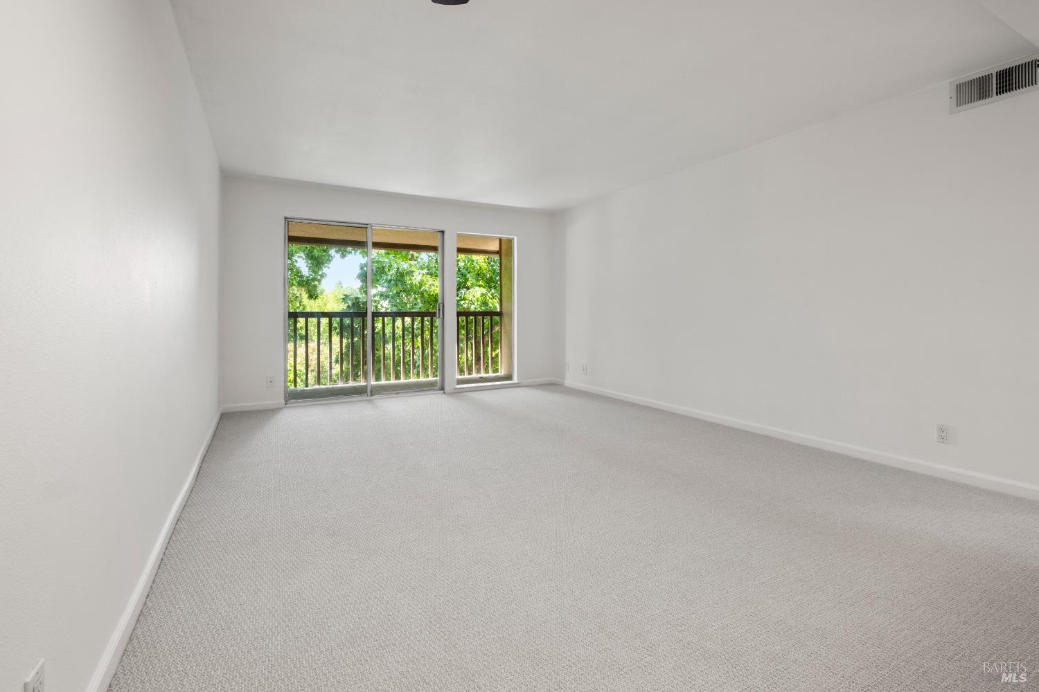 1540 Center Road, Unit 381 Novato, CA 94947 - Photo 18 of 32