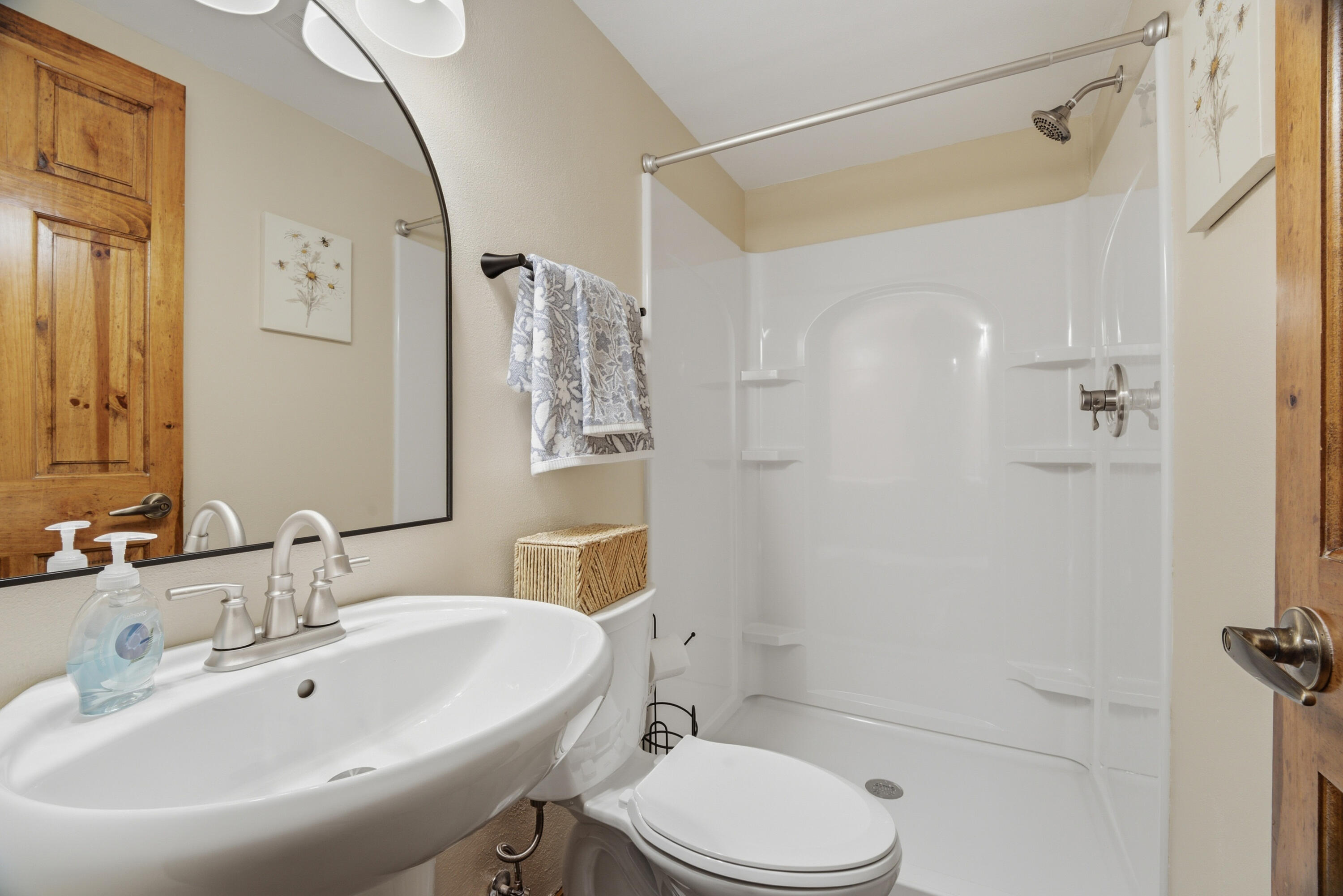 6121 Black Wolf Point Road Black Wolf, WI 54902 - Photo 28 of 85 Full Bathroom #2