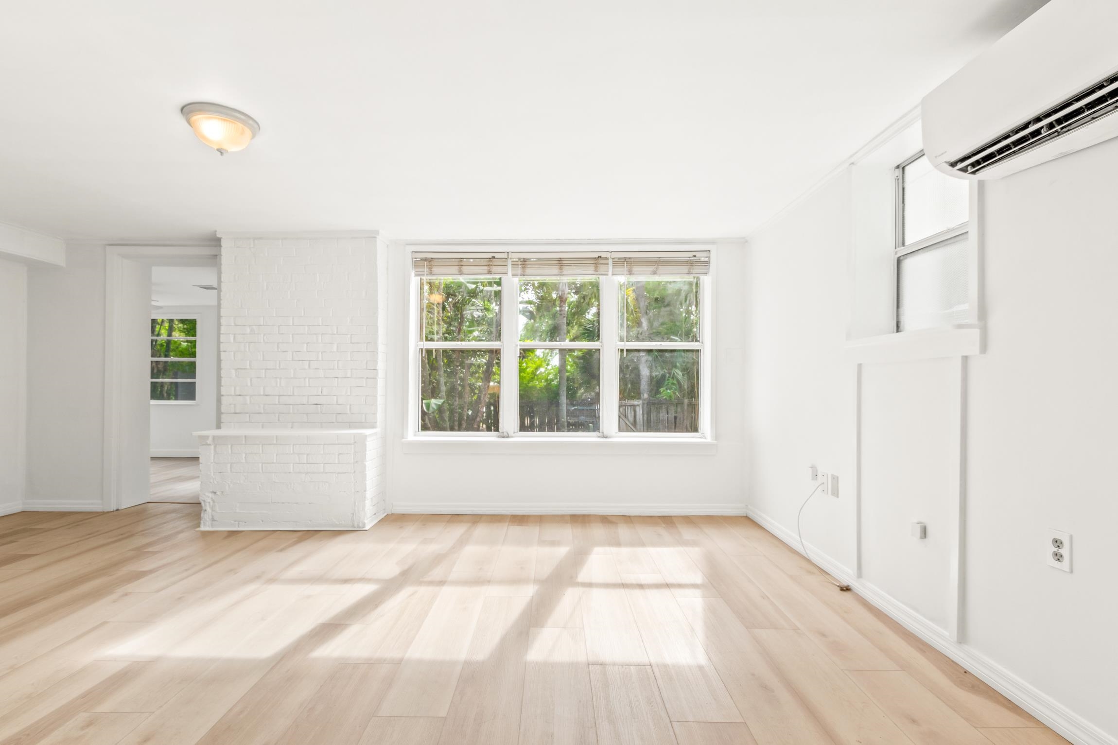 26 Ponce De Leon Avenue St. Augustine, FL 32080 - Photo 25 of 51 a view of an empty room with a window