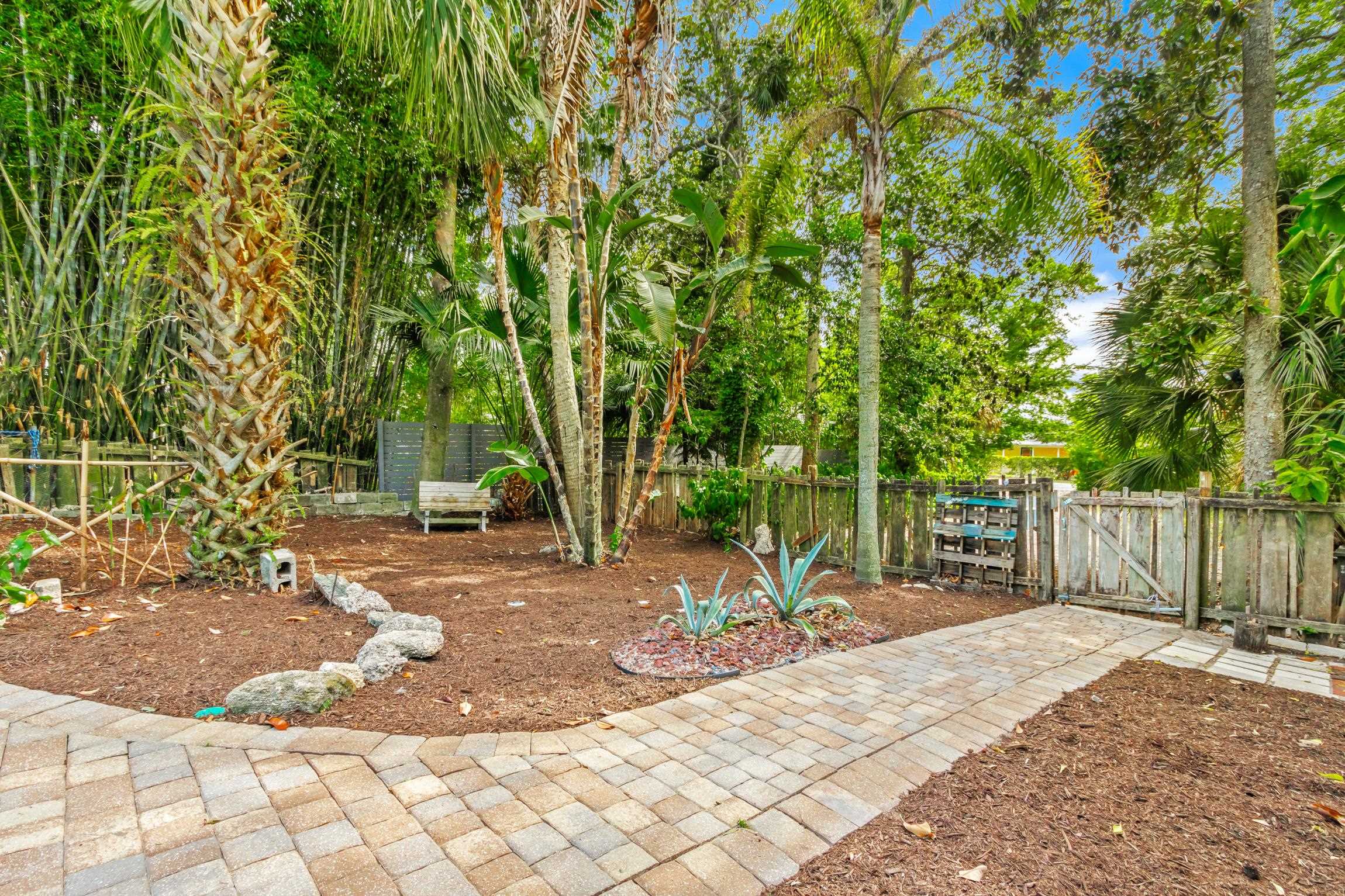 26 Ponce De Leon Avenue St. Augustine, FL 32080 - Photo 37 of 51 a backyard of a house with table and chairs