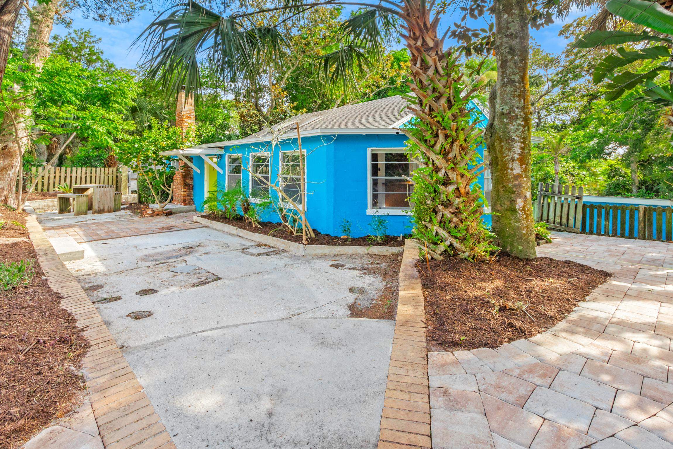 26 Ponce De Leon Avenue St. Augustine, FL 32080 - Photo 40 of 51 a view of a house with a yard