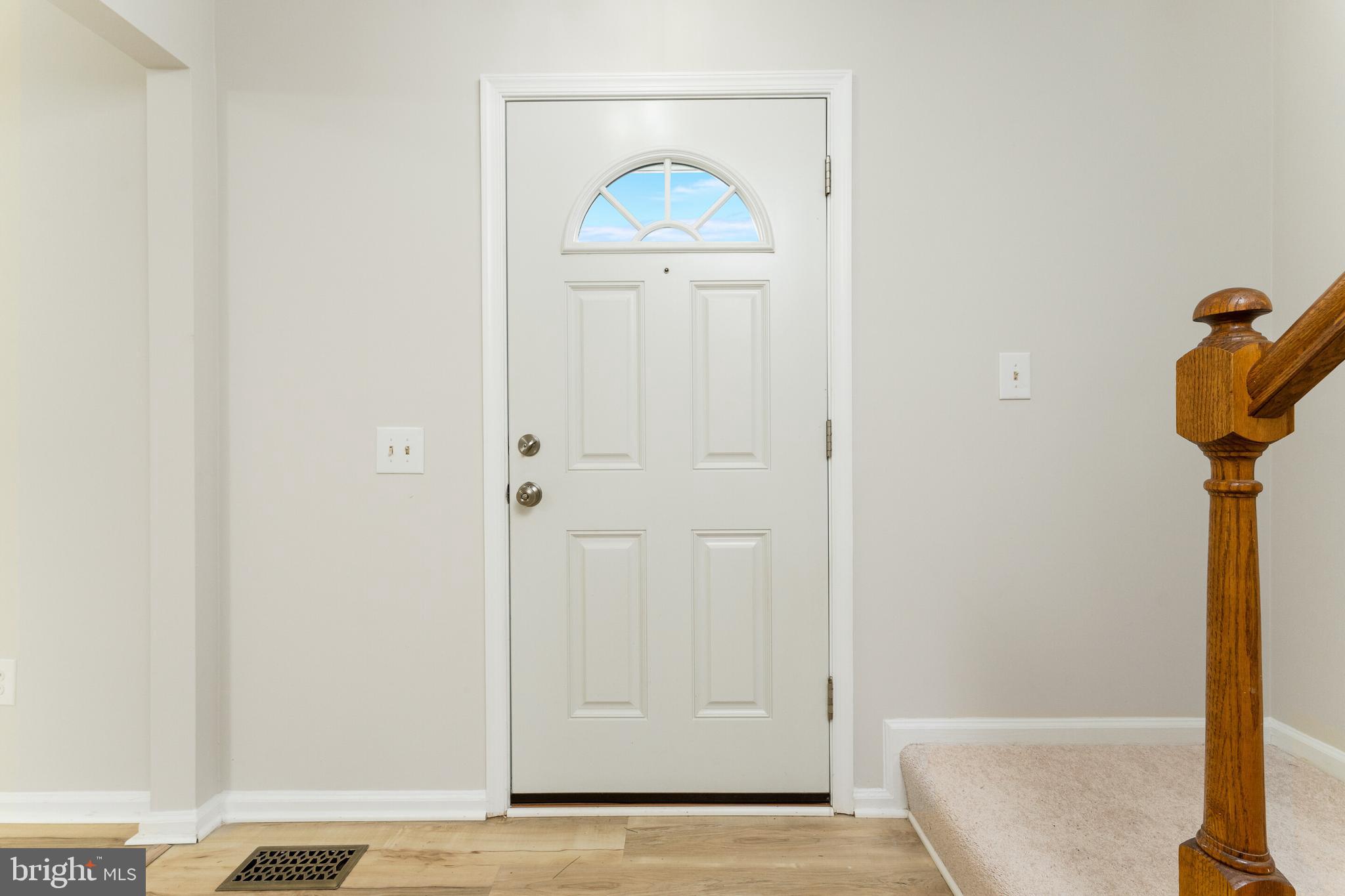 14846 Basingstoke Loop Centreville, VA 20120 - Photo 4 of 33