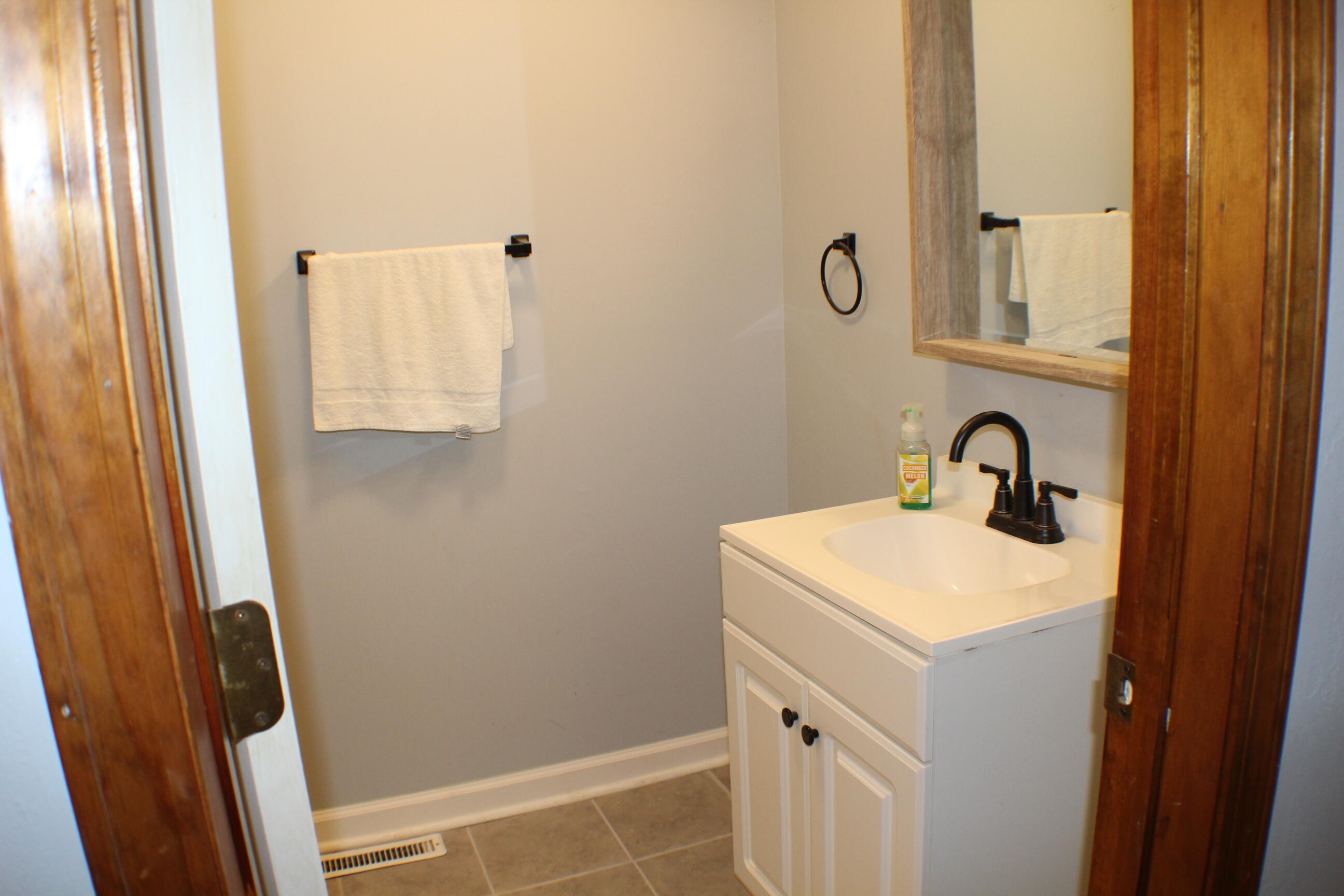 432 Ridgefields Road, Unit 26 Kingsport, TN 37660 - Photo 17 of 38 Half bath