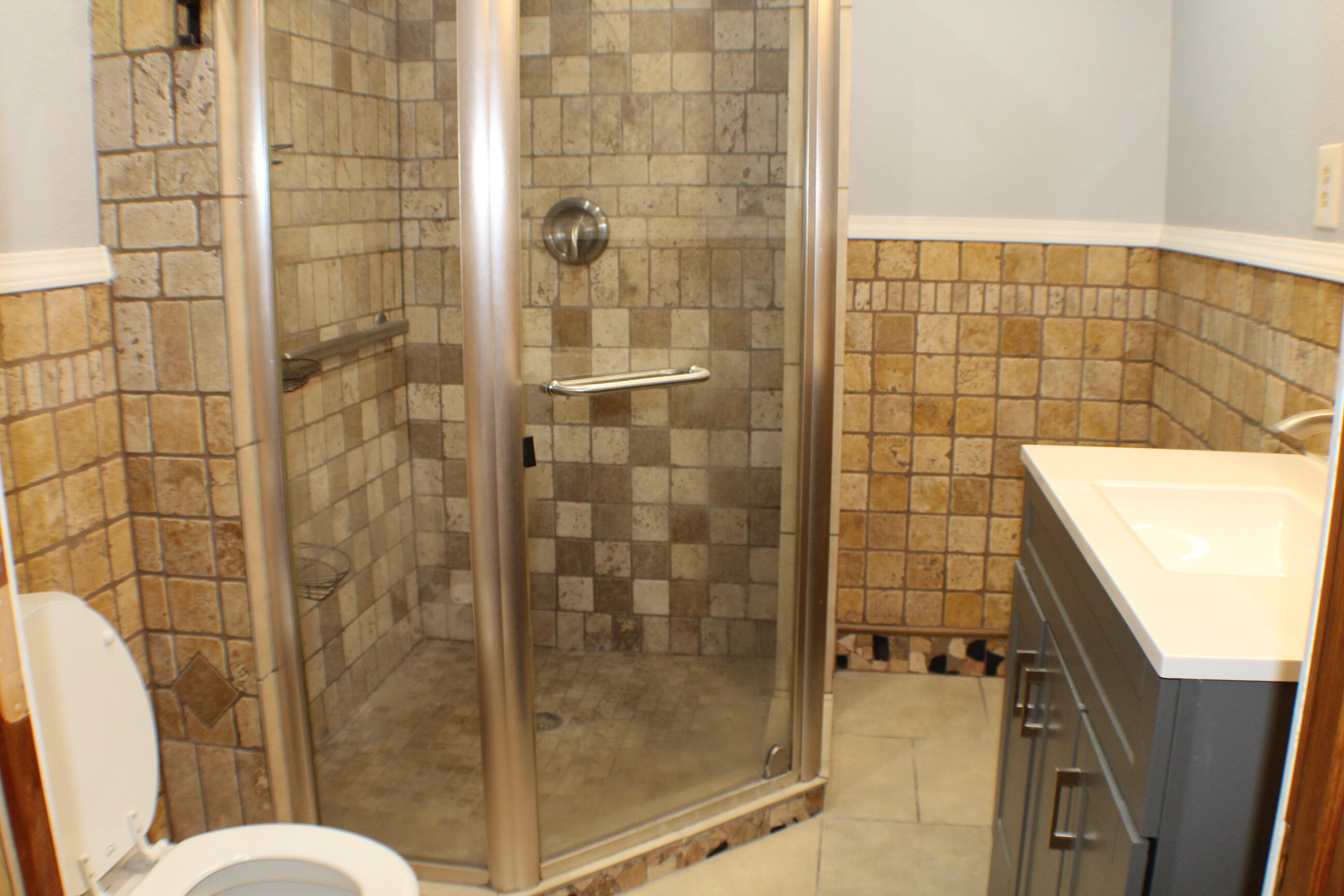 432 Ridgefields Road, Unit 26 Kingsport, TN 37660 - Photo 23 of 38 Primary bath