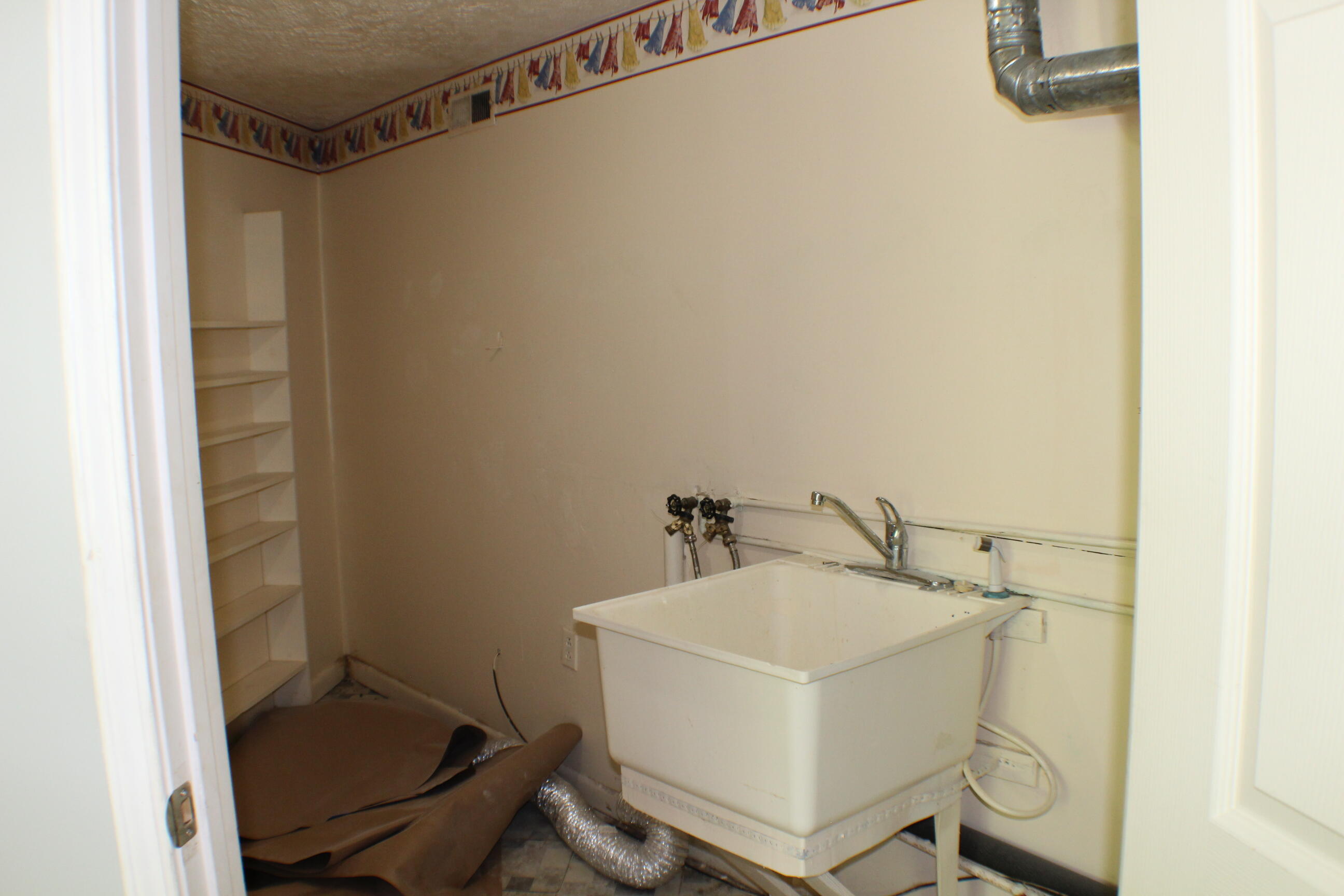 432 Ridgefields Road, Unit 26 Kingsport, TN 37660 - Photo 33 of 38 Laundry/utility