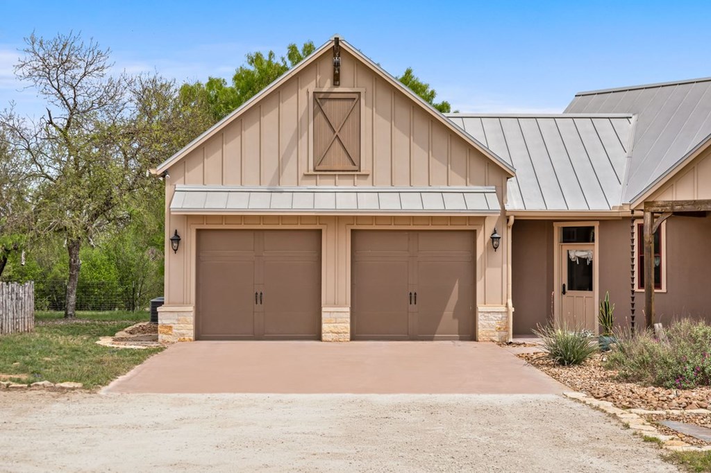 1503 Funf Kinder Road Fredericksburg, TX 78624 - Photo 11 of 70