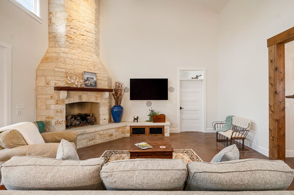 1503 Funf Kinder Road Fredericksburg, TX 78624 - Photo 15 of 70