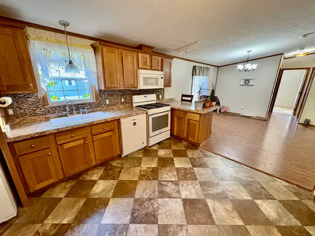 $179,900 | 106 Stephen Drive, Stonington, CT 06378