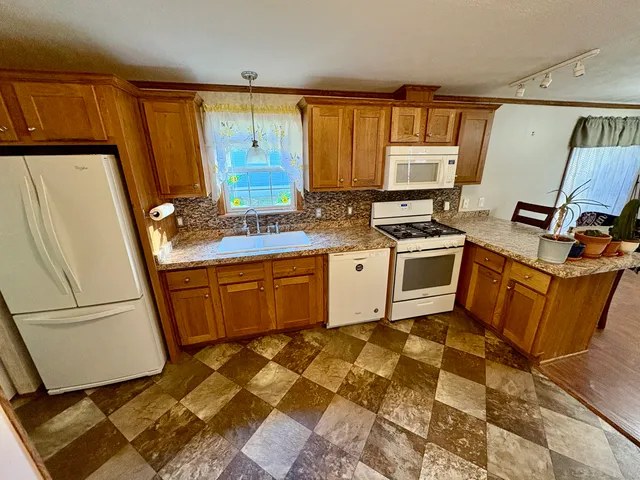 $179,900 | 106 Stephen Drive, Stonington, CT 06378