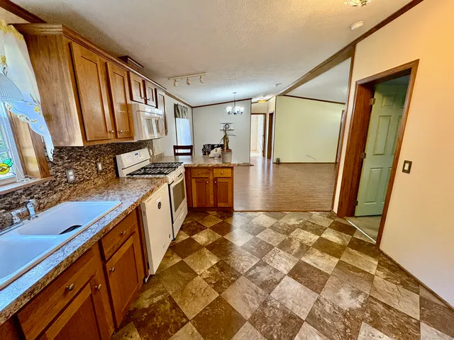 $179,900 | 106 Stephen Drive, Stonington, CT 06378