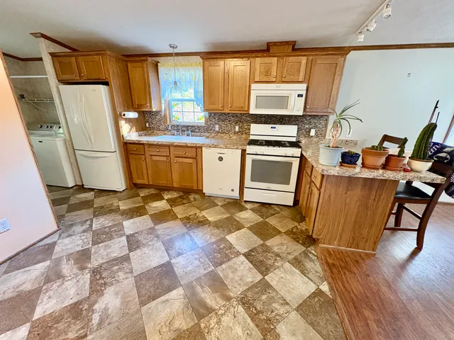 $179,900 | 106 Stephen Drive, Stonington, CT 06378