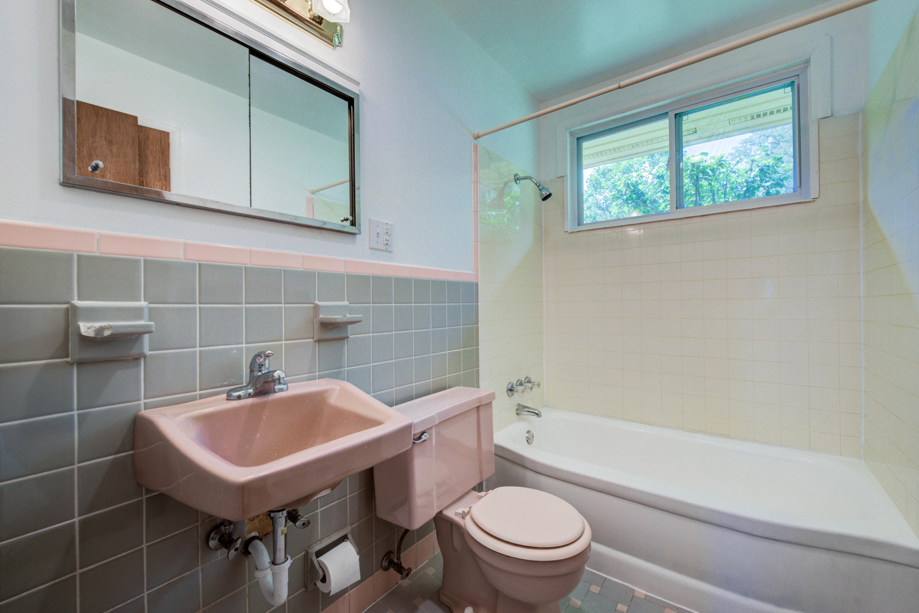 502 Robertsville Road Oak Ridge, TN 37830 - Photo 18 of 22 Main Bath