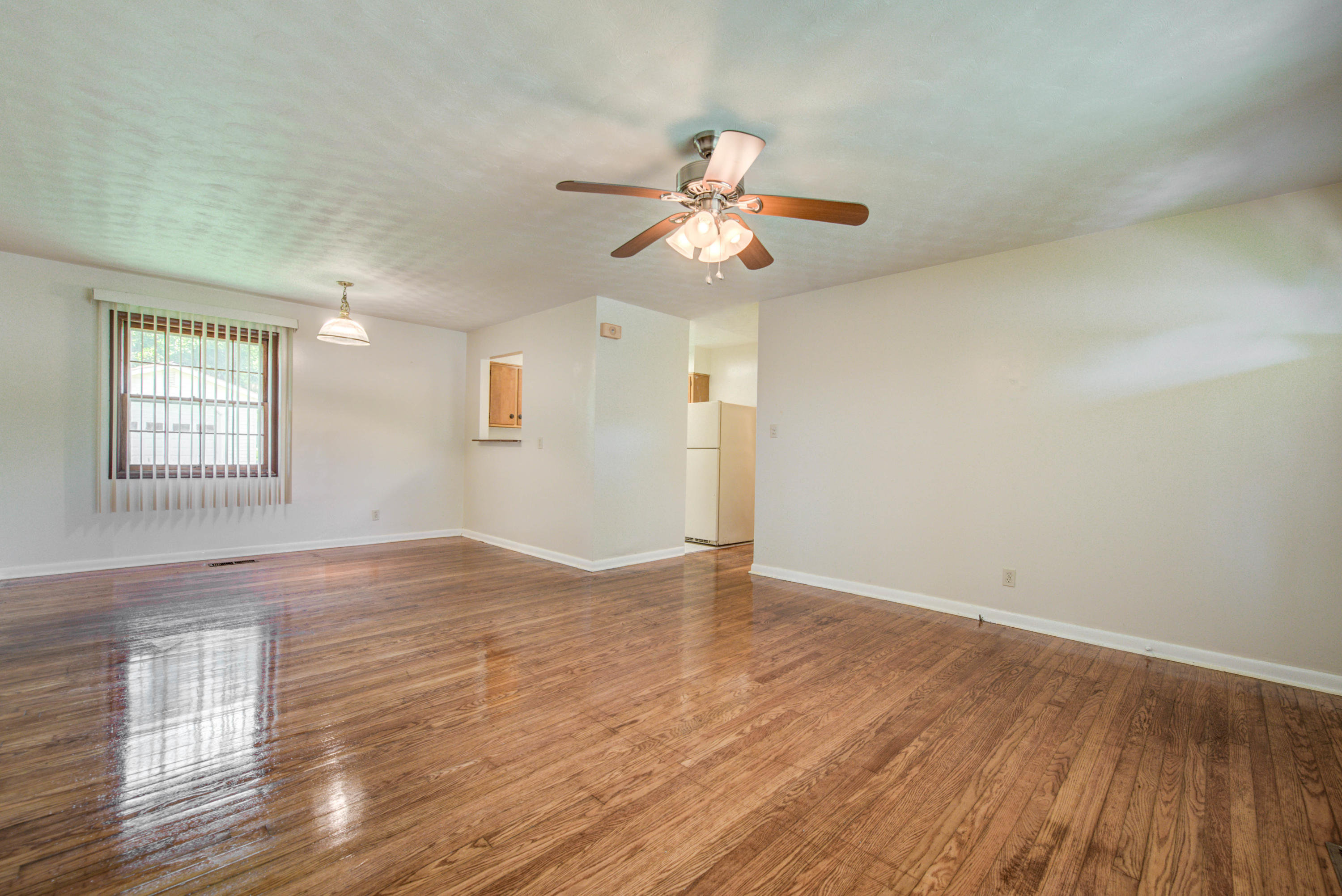 502 Robertsville Road Oak Ridge, TN 37830 - Photo 4 of 22 Living Space