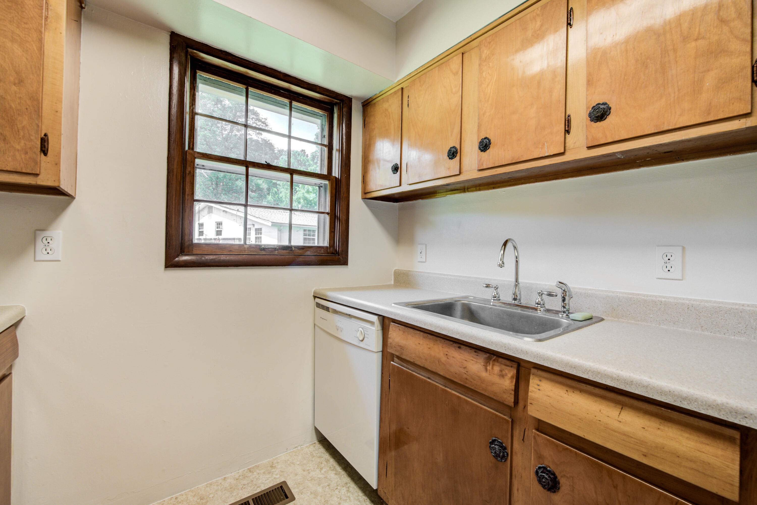 502 Robertsville Road Oak Ridge, TN 37830 - Photo 10 of 22 Kitchen