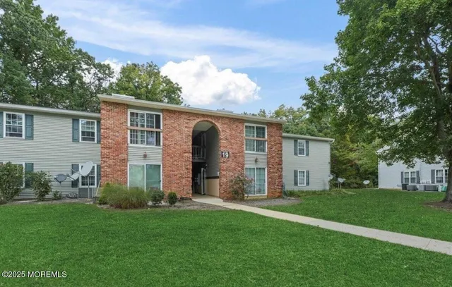 $3,000 | 19 Augusta Court, Unit 8, Freehold, NJ 07728