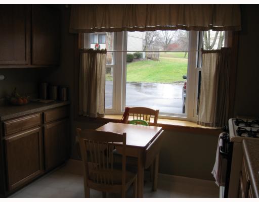 529 Hunters Path Road Bridgeville, PA 15017 - Photo 4 of 18 Kitchen.