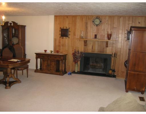 529 Hunters Path Road Bridgeville, PA 15017 - Photo 5 of 18 Living Room.