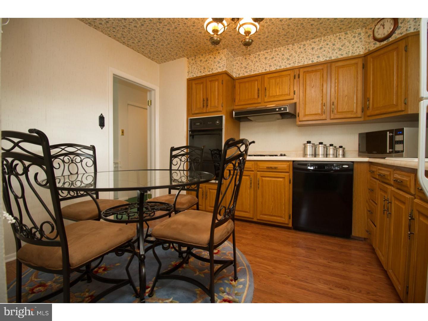 9701 Portis Road Philadelphia, PA 19115 - Photo 8 of 25 Kitchen
